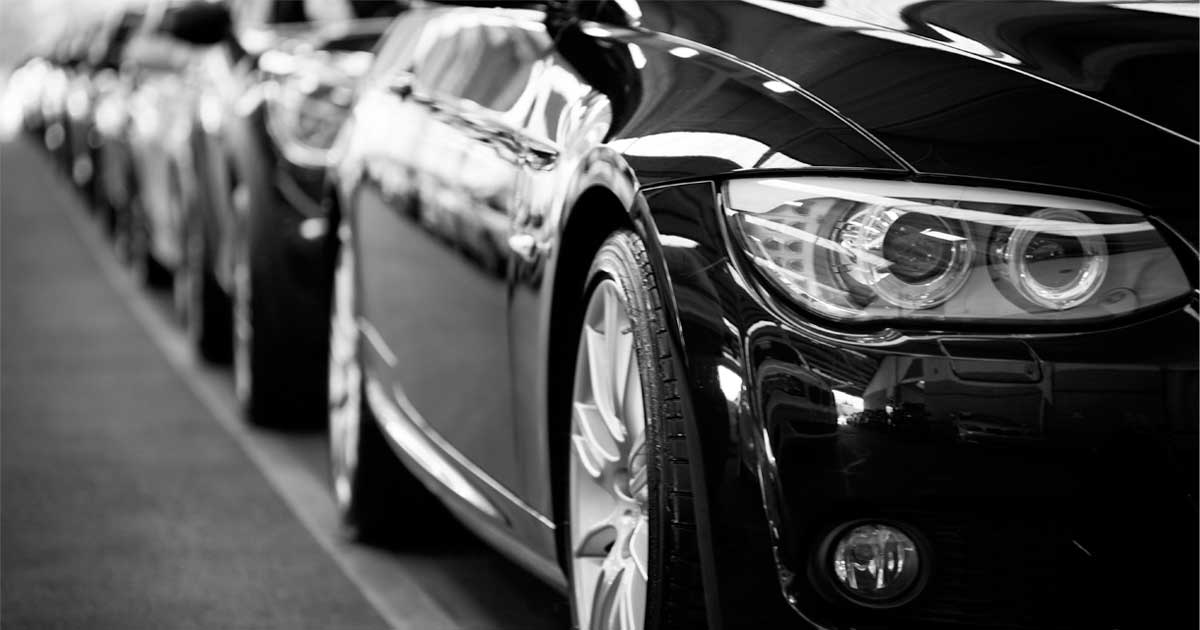 Lainojen kilpailuttaminen kannattaa myös autoa hankkiessa